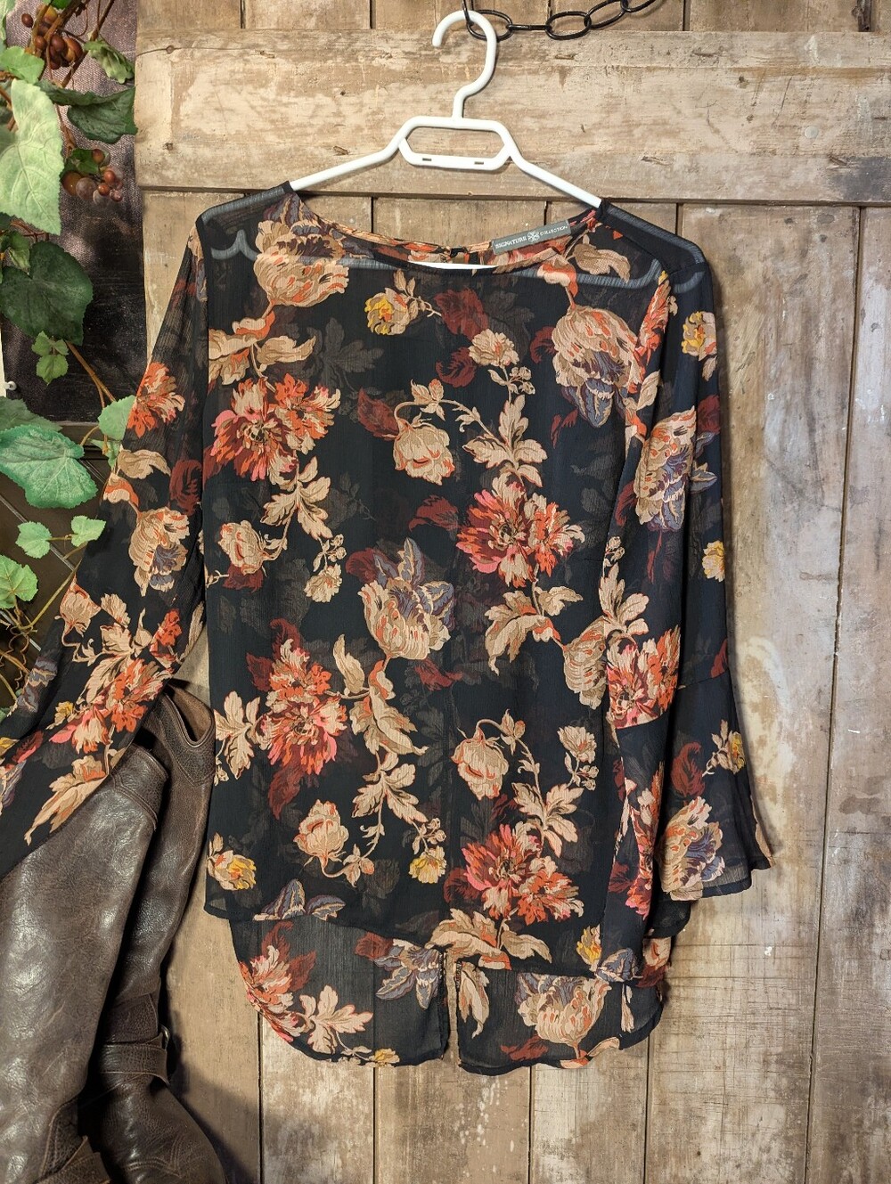Signature Collection Blouse.   Lg